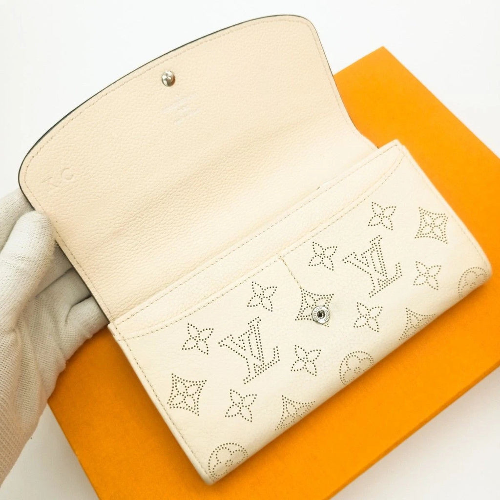 Louis Vuitton Mahina Portefeuille Iris Cream Long Wallet